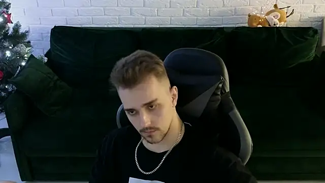 Larstar01 online show from 20, 12, 2024