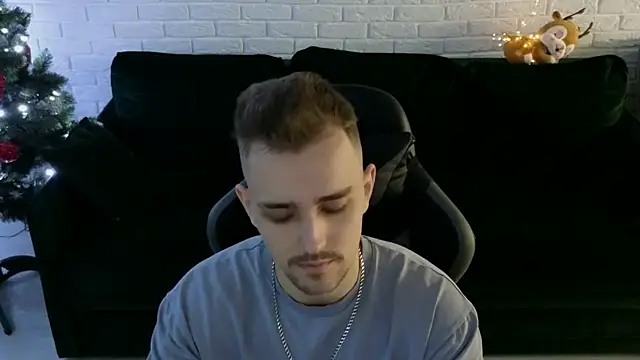 Larstar01 online show from 31, 12, 2024