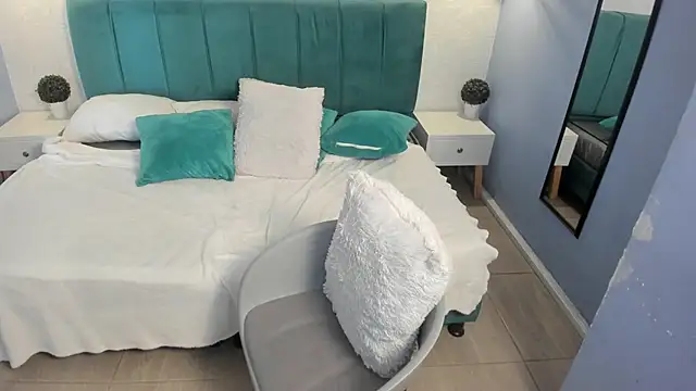 tiffani  love online show from 13, 2, 2025