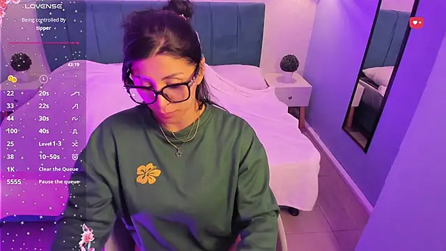 tiffani  love online show from 17, 2, 2025