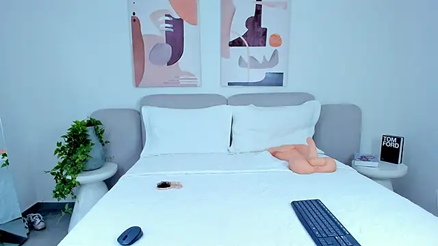 Emi latingirl online show from 11, 3, 2025