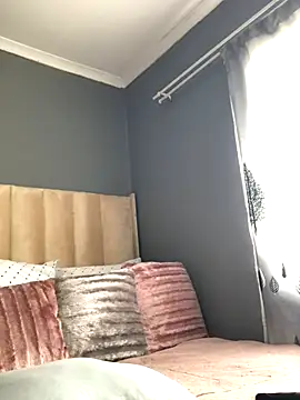 Nicole Liam  online show from 8, 11, 2025