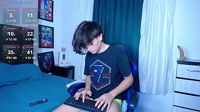 Snapshot of andyboy- chatting on 14, 12, 2025 andyboy- online show from 14, 12, 2025