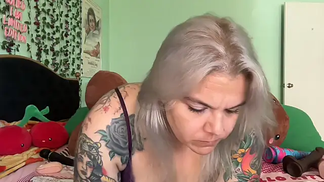 Snapshot of CherryBombBomb chatting on 9, 6, 2026 CherryBombBomb online show from 9, 6, 2026