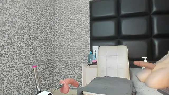 mature dollyy online show from 22, 4, 2026