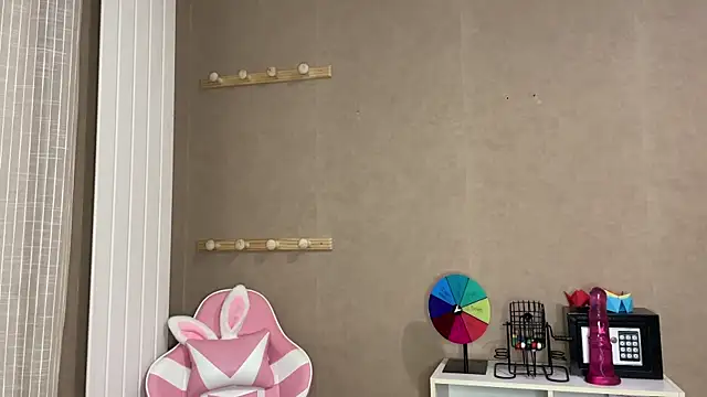 lucie mehott online show from 4, 10, 2025