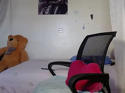 Snapshot of TeenieReeny chatting on 16, 3, 2025 TeenieReeny online show from 16, 3, 2025