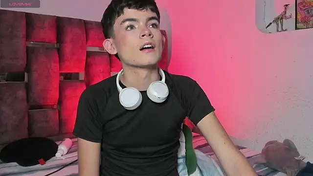 Snapshot of Angelo_018 chatting on 4, 1, 2025 Angelo 018 online show from 4, 1, 2025