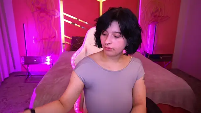 Miki Kivi online show from 2, 2, 2025