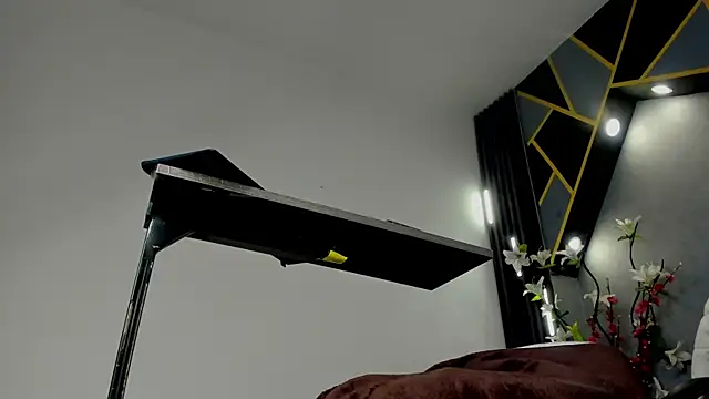 Snapshot of almma_shy chatting on 7, 2, 2025 almma shy online show from 7, 2, 2025