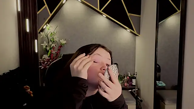 Snapshot of almma_shy chatting on 10, 9, 2025 almma shy online show from 10, 9, 2025