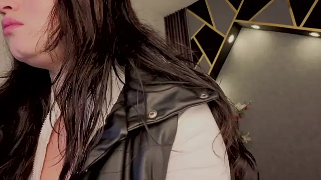 Snapshot of almma_shy chatting on 12, 9, 2025 almma shy online show from 12, 9, 2025