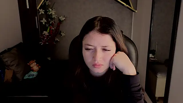 Snapshot of almma_shy chatting on 15, 9, 2025 almma shy online show from 15, 9, 2025