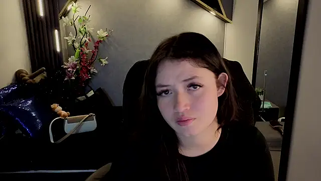 Snapshot of almma_shy chatting on 23, 9, 2025 almma shy online show from 23, 9, 2025