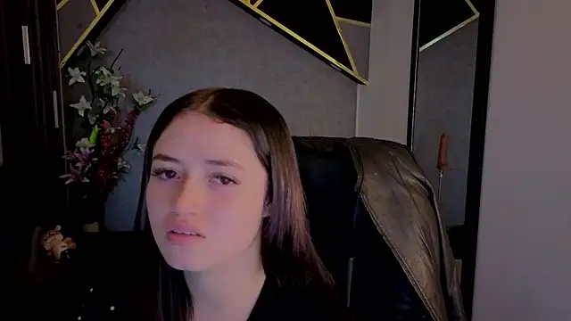 Snapshot of almma_shy chatting on 11, 10, 2025 almma shy online show from 11, 10, 2025