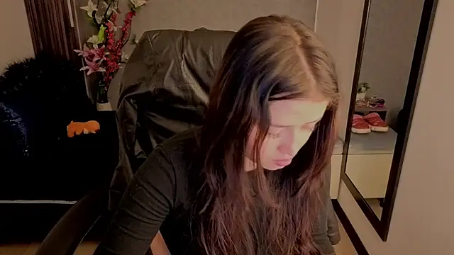 Snapshot of almma_shy chatting on 18, 10, 2025 almma shy online show from 18, 10, 2025