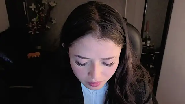 Snapshot of almma_shy chatting on 30, 10, 2025 almma shy online show from 30, 10, 2025