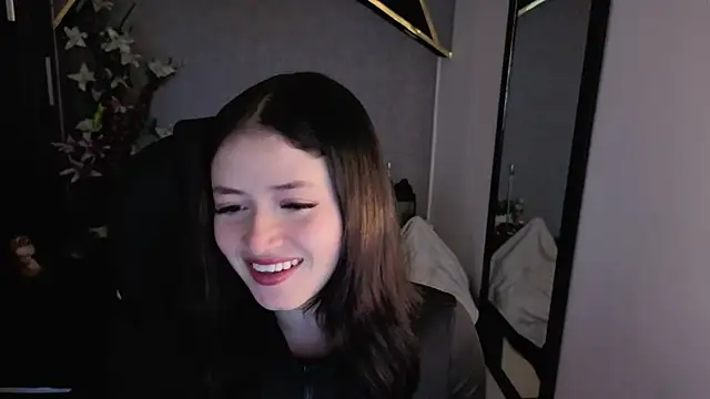 Snapshot of almma_shy chatting on 5, 11, 2025 almma shy online show from 5, 11, 2025