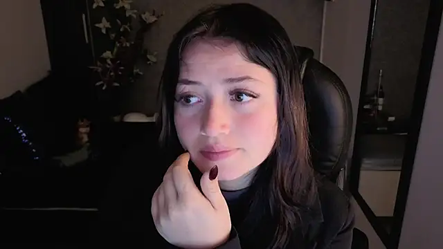 Snapshot of almma_shy chatting on 12, 11, 2025 almma shy online show from 12, 11, 2025