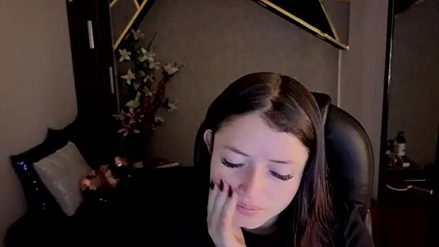 Snapshot of almma_shy chatting on 15, 11, 2025 almma shy online show from 15, 11, 2025