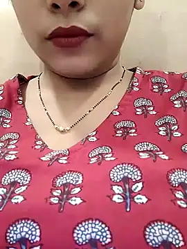 Snapshot of sexyindi_couple chatting on 24, 12, 2024 sexyindi couple online show from 24, 12, 2024