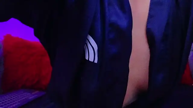 Julieta Russell online show from 6, 3, 2025