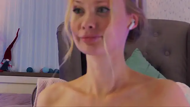 laracroftt1 online show from 17, 3, 2025