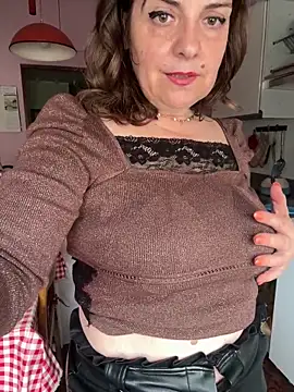 Snapshot of Sunbelxx chatting on 8, 5, 2026 Sunbelxx online show from 8, 5, 2026