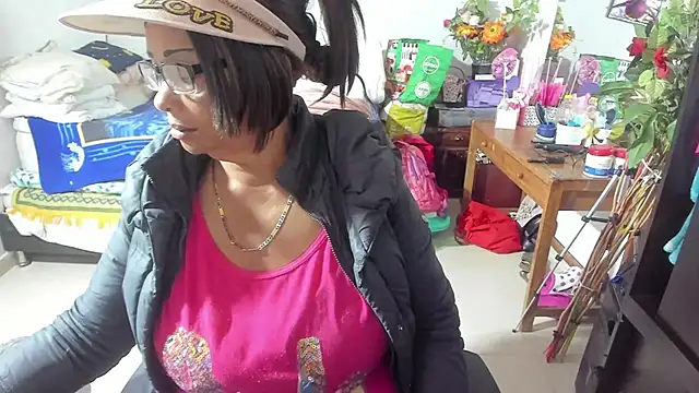 Mrs mommy  online show from 27, 9, 2025