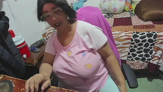 Mrs mommy  online show from 25, 2, 2026