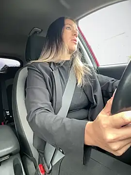 HotXMom online show from 15, 9, 2025