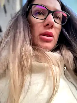 HotXMom online show from 27, 9, 2025