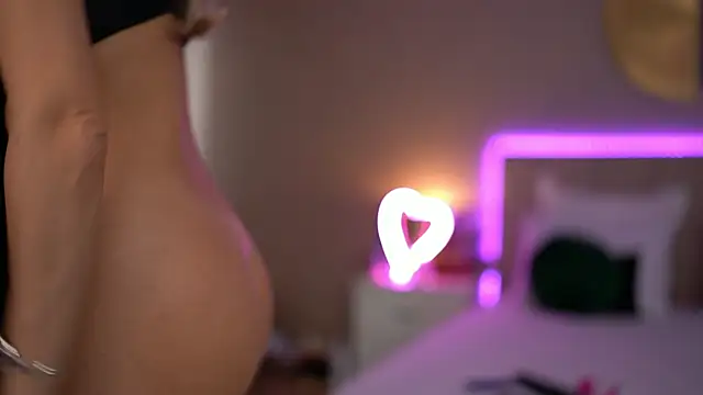 EvellineClaire online show from 25, 4, 2026