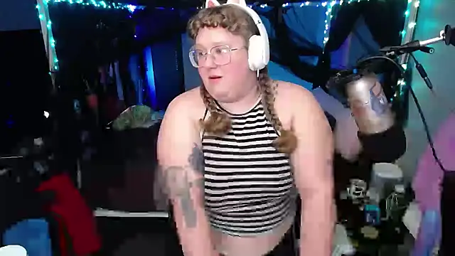 FatVeronica online show from 4, 2, 2025