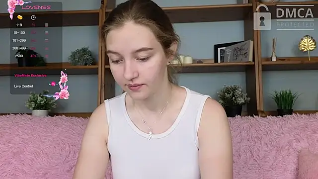 Ksuhesa online show from 3, 10, 2025