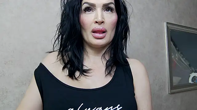 Snapshot of NicolleReyn chatting on 11, 2, 2025 NicolleReyn online show from 11, 2, 2025