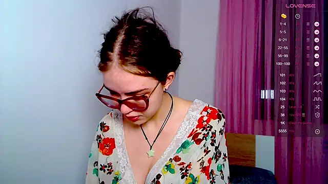 Sarah HS online show from 4, 3, 2025