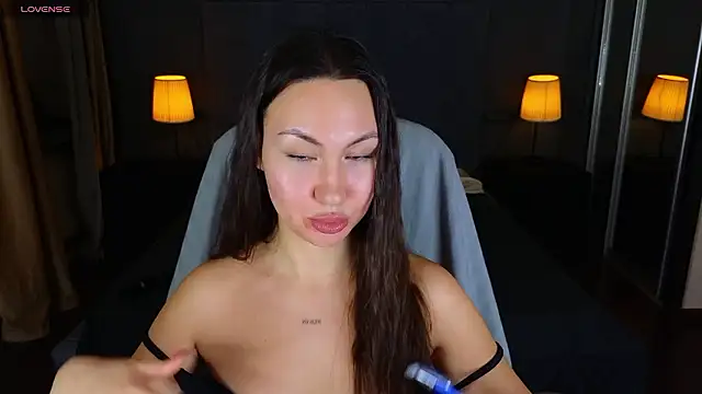 Snapshot of GIGI_BENNET chatting on 2, 12, 2024 GIGI BENNET online show from 2, 12, 2024