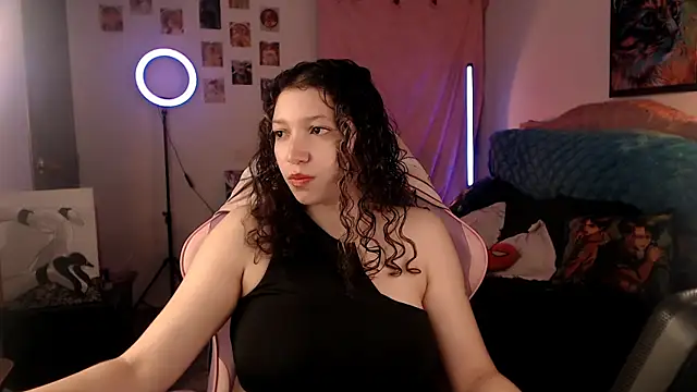 Snapshot of AllyDonfort chatting on 4, 4, 2026 AllyDonfort online show from 4, 4, 2026