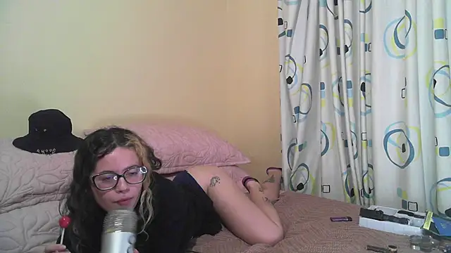 frikigyal online show from 18, 2, 2025