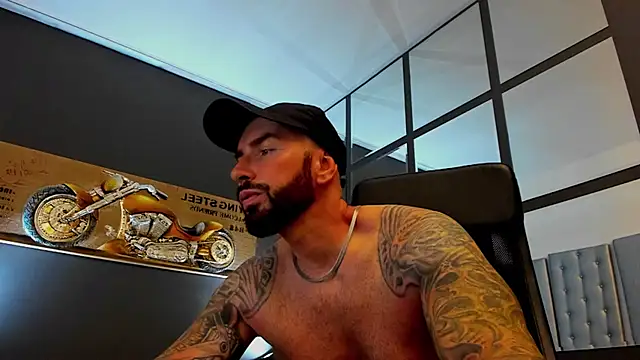 Snapshot of AronGrant chatting on 8, 7, 2026 AronGrant online show from 8, 7, 2026