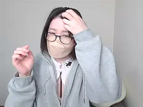  NOA-chan  online show from 8, 11, 2025