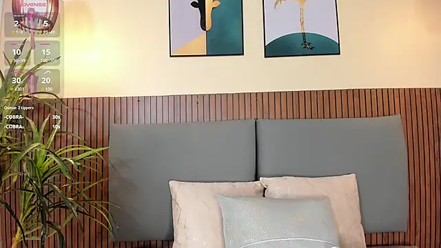 NicolleeEvanss online show from 5, 3, 2025