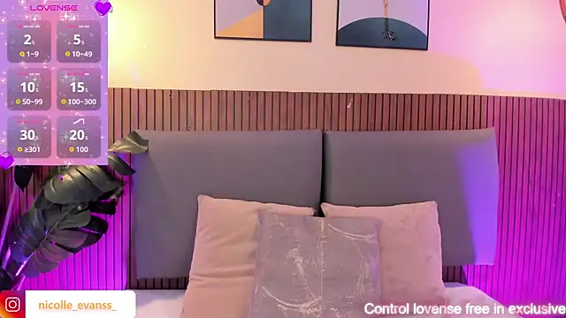 NicolleeEvanss online show from 28, 4, 2026