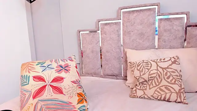 GabyyJones online show from 28, 2, 2025