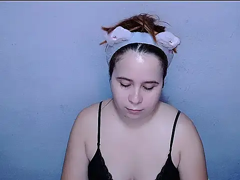 Snapshot of SubLayla01 chatting on 13, 5, 2026 SubLayla01 online show from 13, 5, 2026