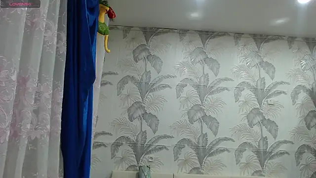 CamDiva113 online show from 5, 12, 2025