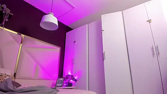 April bowie online show from 30, 9, 2025