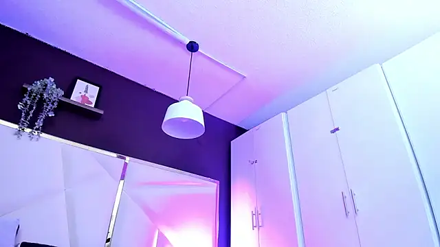 April bowie online show from 28, 4, 2026