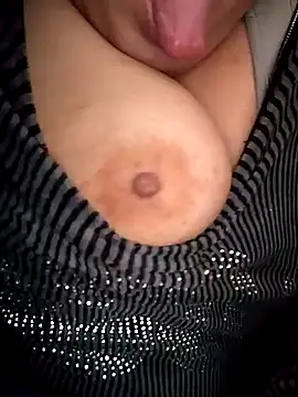 Snapshot of carmelasexy chatting on 25, 11, 2025 carmelasexy online show from 25, 11, 2025